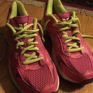 Pink Saucony Oasis Grid Running Shoes